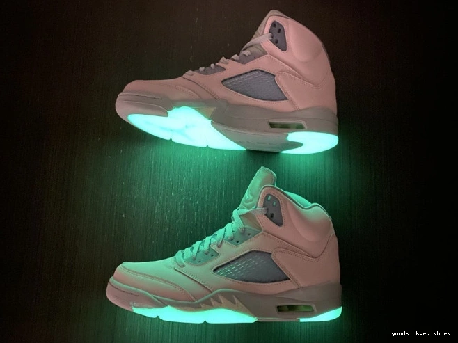 5 DV0562-600 Easter Jordan Air 0815